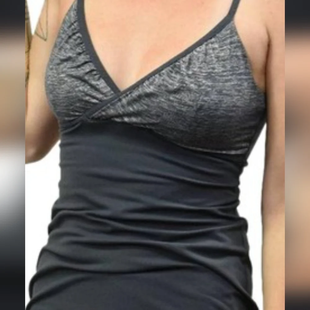 Lululemon Grey adjustable straps Tank Top with lined support bra size 10 - Picture 3 of 6
